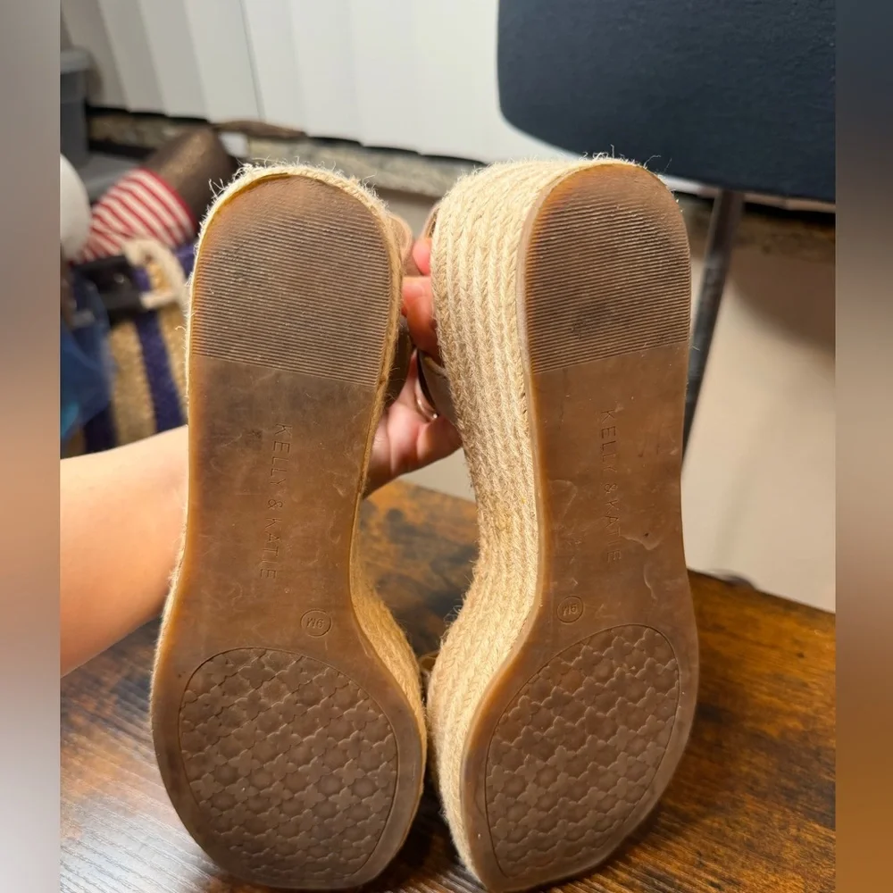 Kelly & Katie Faydrena espadrille wedge sandals microsuede strap size 9
